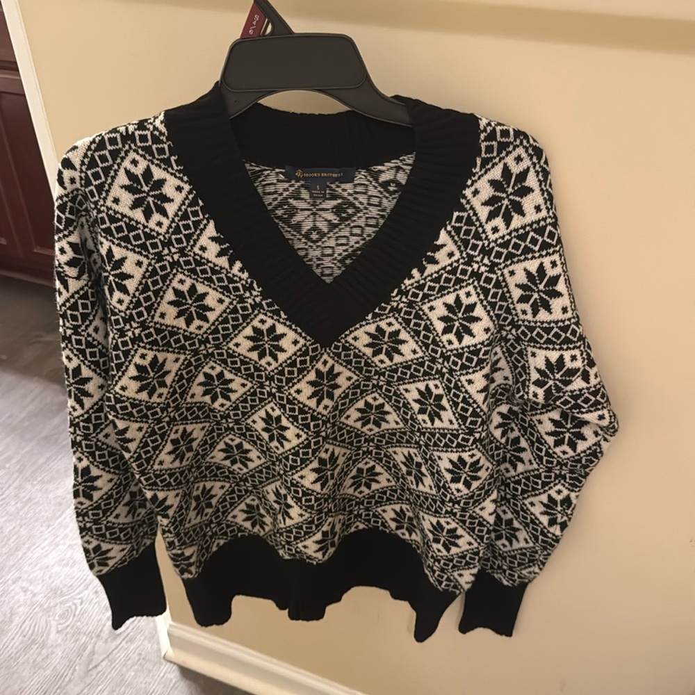 Black and White Patterned Women’s Sweater